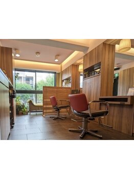 【芦屋/完全予約制】お仕事帰りに是非◇大人女性の髪悩みに寄り添う、髪質改善が得意な隠れ家サロン。