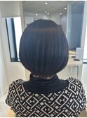 ハーブカラーで艶感ショート