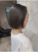 髪質改善×寒色グレージュ｜艶と丸みが映えるコンパクトボブ