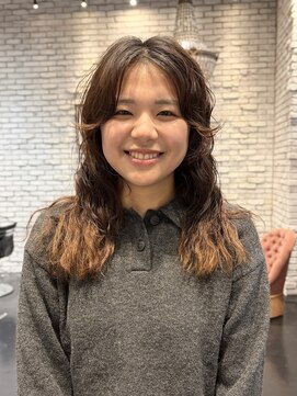 エン(YENN) ゆるっとパーマスタイル