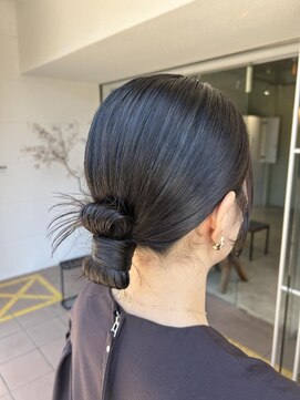 ジェムバイアルテフィーチェ(gem by artefice) すっきりタイトな“まとめ髪”で上品さアップ