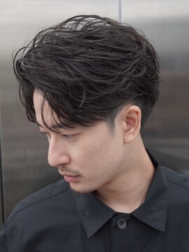 レタッチバイフィフス(RETOUCH by fifth) センターパートニュアンスパーマシャドウパーマフェザーパーマ