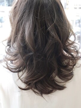 アールズ(R's) グレージュ×外国人風