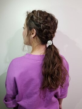 ティップス(Tips) ヘアアレンジ（ダウンスタイル）