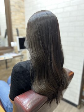 アトリエナガノ(atelier nagano) ニュアンスカラー/センターパート/ツヤ髪スタイル/ブルージュ