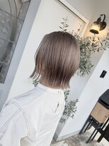 ティズ トヨオカ(tiz TOYOOKA) 切りっぱなしボブ × シルバーミルクティー