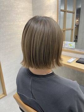 アレクサ 保谷(ALEXA) ブリーチ一回☆ミルクティー×切りっぱなしボブ