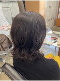 外はねミックスで軽やか。大人の“レイヤーミディ
