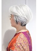シルバーヘアなエレガントショート
