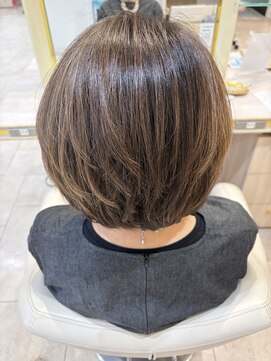 アッシュ 仙川店(Ash) 40代50代60代大人ショートボブ白髪ぼかし脱白髪染めハイライト