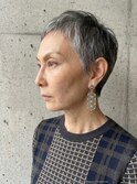 大人ショート　グレイヘア