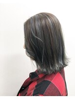 ソイルアヴェダ(Soil AVEDA)&nbsp;ハイライトたっぷりシルバーアッシュ【沼津/沼津駅】