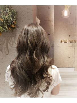 アンドヒア 淀屋橋店(and.here) グレージュ×ロング