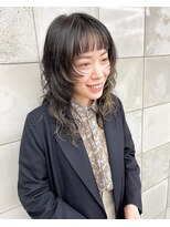 トゥコ(tuco)&nbsp;ミディアムウルフぱっつんウルフレイヤースタイルハイライト