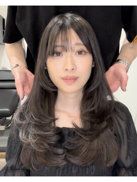 ワン バイ ジエクト(One by The Ect) 【レイヤーロング】透明感グレージュ黒髪シースルーレイヤー