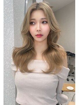 リリー(Lilley) くすみベージュ×姫カットレイヤー×韓国風巻き【ayana】