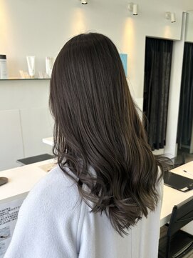 ロベック モトヤマ(Lobec MOTOYAMA) グレージュカラー、低めのレイヤーカット