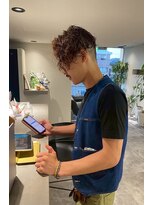 エミタス 柳通り(Emitas.)&nbsp;パーマ×ツーブロックの無造作メンズスタイル