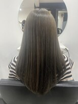 トゥーレアクア(Tule AQUA) レイヤーカット、オリーブグレージュカラー