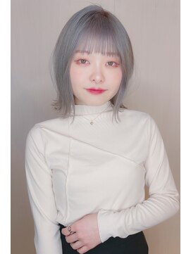 ノノリリ(NONORIRI) ぱつっとボブカラー外ハネこなれストレートシルバーショートボブ