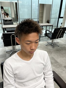 イーラ(era) スーツ短髪ツーブロック束感モテる黒髪シークレットパーマ流行