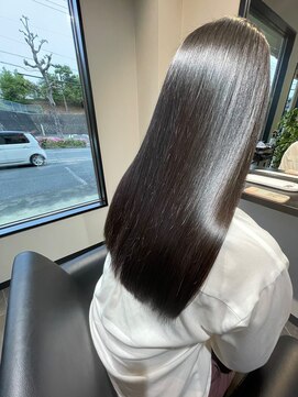 キキ(kiki) ベージュブラウンロング_髪質改善ストレート_kiki0090
