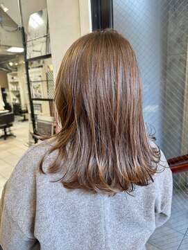 ペネロープ(Penelope) 外ハネミディアム/極細ハイライト/ベージュ系