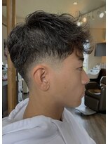 アジト オブ ヘア(Ajito of hair)&nbsp;パーマ無しでくせ毛を活かしたスペインカール。