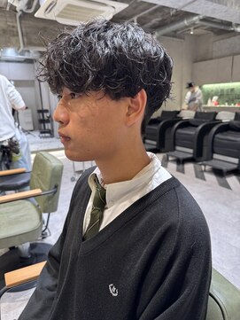 ゼスト リル 新宿(ZEST lill) フェザーパーマ センターパート 毛流れ 新宿