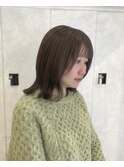 オリーブベージュ
