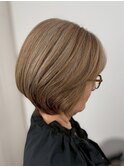 白髪ぼかしハイライト/ショートボブ/細めハイライト