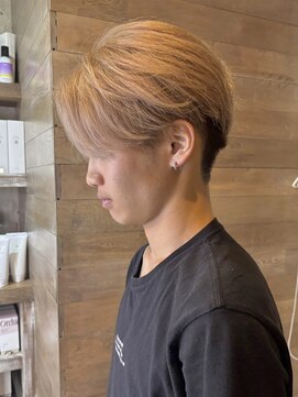 トレヘアー(tRe hair) 刈り上げセンターパートハイトーンカラー