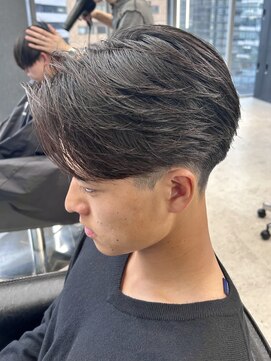 リード 豊洲店(REEED) センターパート縮毛矯正マッシュ刈り上げ毛流れツーブロック