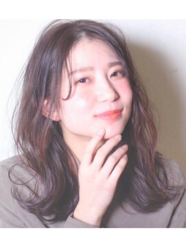 フラワーズビィーオーディー(FLOWERS BOD) センターパート×セミロング 可愛さと明るさ溢れるセミロング