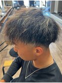 メンズ おしゃれツイストスパイラルパーマ ツーブロックスタイル