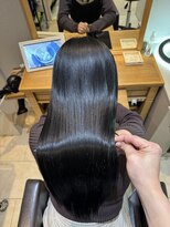 ジーナ 高槻(Zina)&nbsp;髪質改善＊ダークアッシュフェミニンロング＊美髪【Zina高槻】