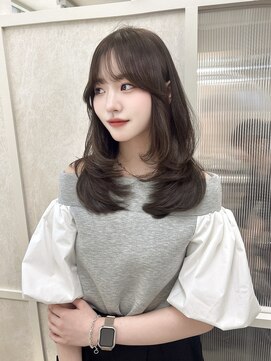 ヴェイナゴヤ(VEYY. nagoya) ミディアムレイヤー/オリーブグレージュ/レイヤーカット/前髪