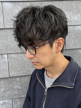 ヒュイル バイ ニアウ(Hwyl by Niau) メンズマッシュシャドウパーマスパイラルパーマニュアンスパーマ