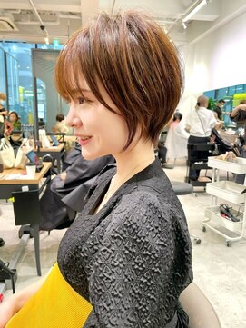 髪質改善ショートヘアマロンベージュ
