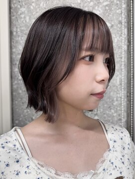 サンク 原宿 表参道(cinq) ヘーゼルベージュバタフライカットミディアムレイヤーカットボブ