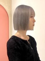 ヒビヲ(HIBIO)&nbsp;切りっぱなしボブワンホンボブダブルカラーブリーチグレージュ