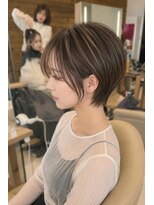 ロハスバイケンジ(LOHAS by KENJE)&nbsp;白髪ぼかしで活かすくびれショート