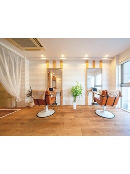 スタイリスト数1名の貸し切りプライベートサロンでお悩み改善し、あなたの光り輝く姿を作り出します。