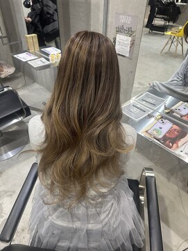 ラック(LUCK) ベージュバレイヤージュ/船橋/くすみベージュ/細めハイライト