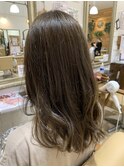 オリーブベージュ