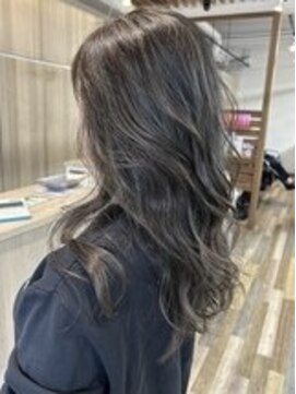 ラヴィエール(LAVIERE by R-EVOLUT) ハイライトカラー　オリーブ　柏駅