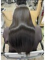 コム(COM) サラサラなトリートメントと縮毛矯正が得意です。