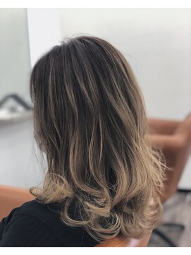 スカイ ツカグチ(Sky tsukaguchi) バレイヤージュ/アッシュベージュ