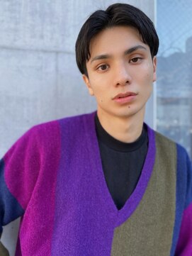 ハニーシブヤ(HONEY shibuya) 短めセンターパートショート/ビジネス耳出しツーブロック