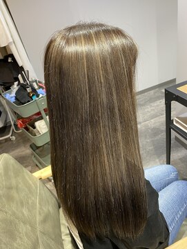 エスト 小倉(est) コントラスト/ハイライト/筋感しっかり/艶カラー/痛みにくい